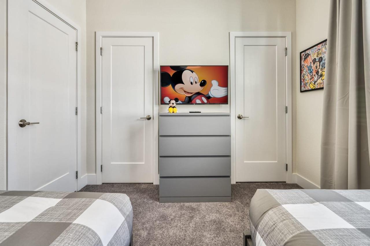 Modern Home With Private Pool Near Disneyオーランド エクステリア 写真